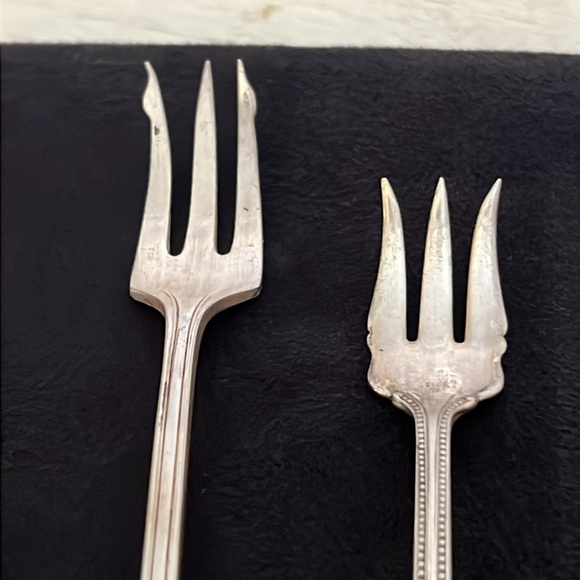 2 Antique silver plate pickle forks Rogers AA & Silverplate - Picture 3 of 6